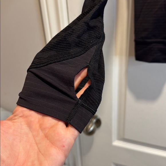 415-Lululemon Run For Days Long Sleeve
Black - Picture 9 of 11